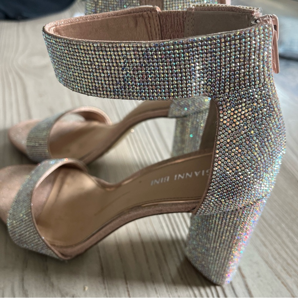 Gianni Bini Multicolor Heels - Picture 3 of 9